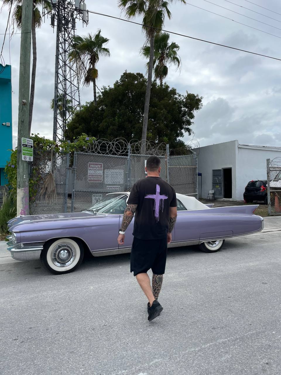 Color Cross Logo Painted Model T-shirt